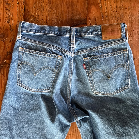 Levi's 501 Women's Jeans Distressed Knee W30 L26 100% Cotton Cropped Straight - Picture 4 of 16